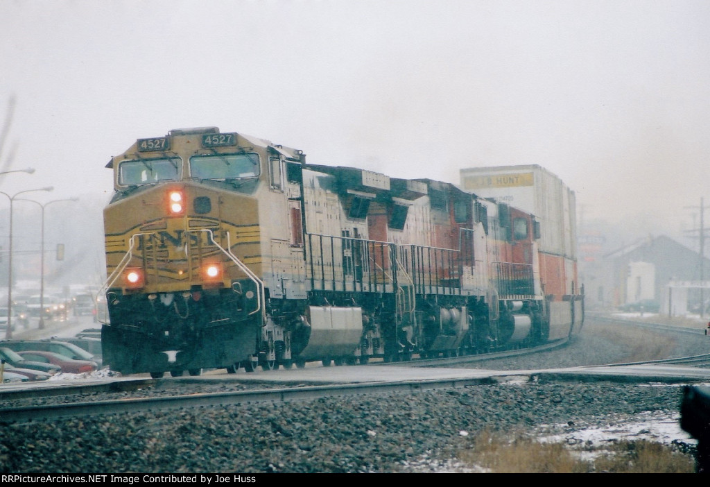 BNSF 4527 East